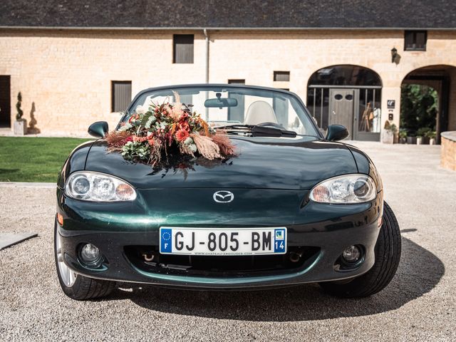 Le mariage de Noam et Amandine à Sainte-Croix-Grand-Tonne, Calvados 35