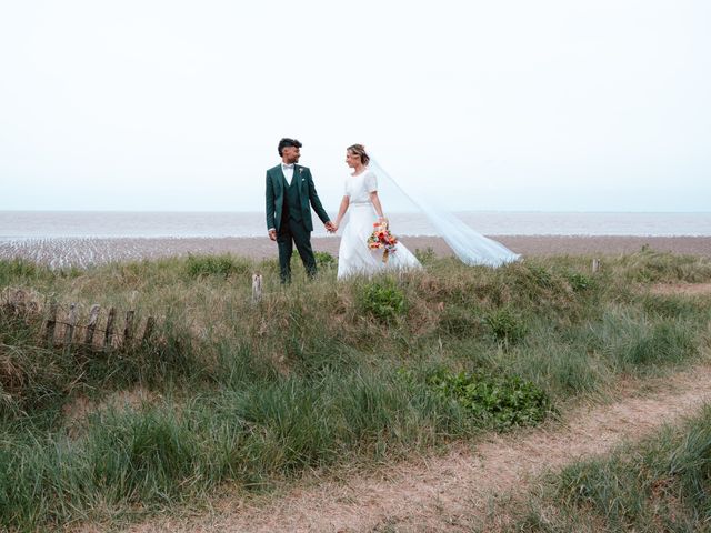 Le mariage de Emanuel et Rachel à Saint-Laurent-de-la-Prée, Charente Maritime 14