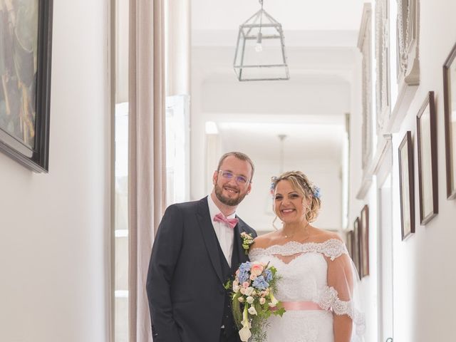 Le mariage de Laurent et Caroline à Neuilly-sous-Clermont, Oise 32