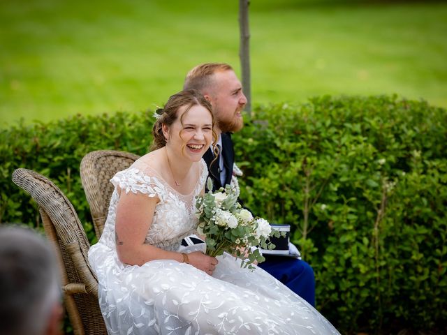 Le mariage de Romain et Gwendoline à Saint-Pierre-le-Moûtier, Nièvre 4