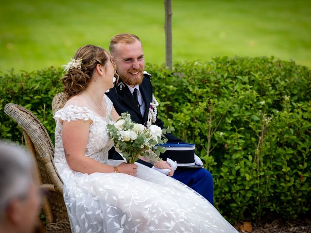 Le mariage de Romain et Gwendoline à Saint-Pierre-le-Moûtier, Nièvre 5