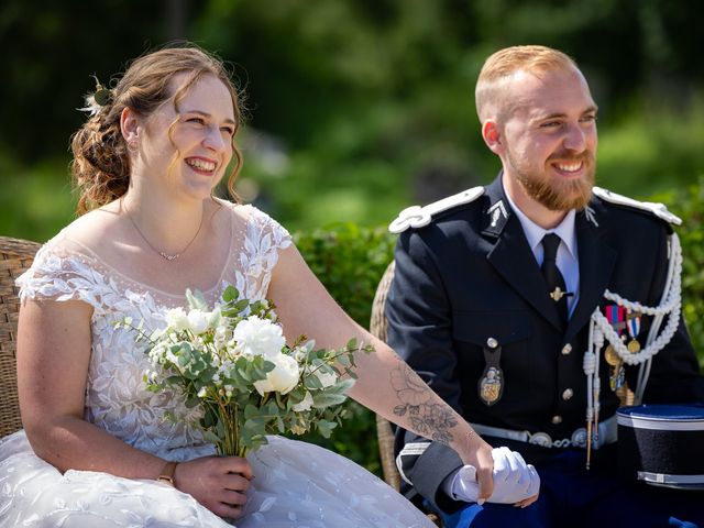 Le mariage de Romain et Gwendoline à Saint-Pierre-le-Moûtier, Nièvre 10