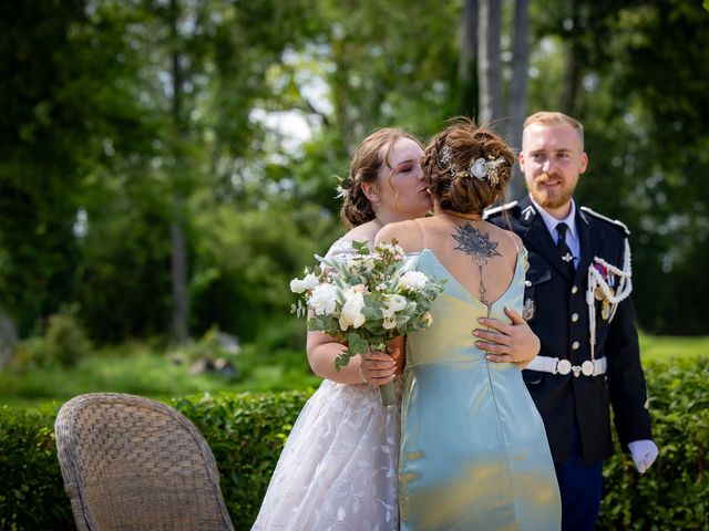 Le mariage de Romain et Gwendoline à Saint-Pierre-le-Moûtier, Nièvre 11