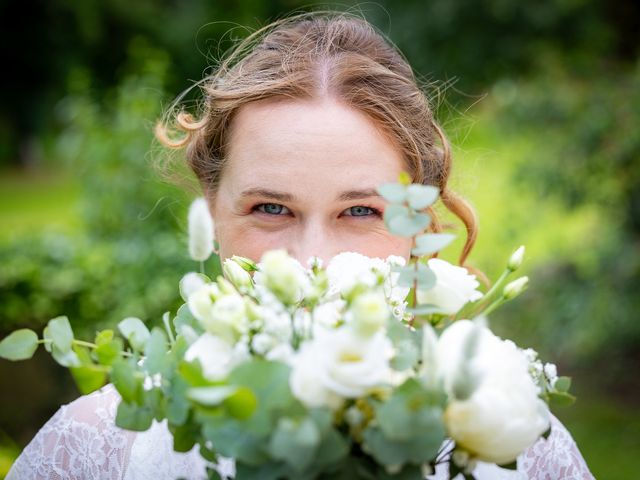 Le mariage de Romain et Gwendoline à Saint-Pierre-le-Moûtier, Nièvre 56