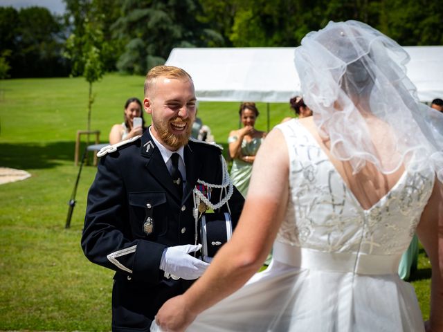 Le mariage de Romain et Gwendoline à Saint-Pierre-le-Moûtier, Nièvre 60