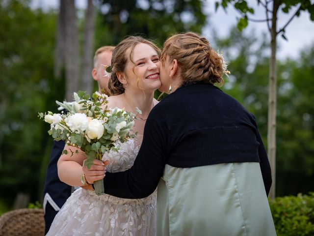 Le mariage de Romain et Gwendoline à Saint-Pierre-le-Moûtier, Nièvre 75