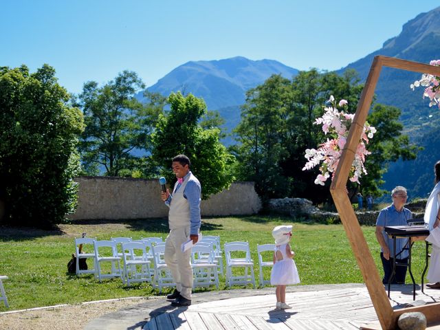 Le mariage de Valentin et Cloé à Mont-Dauphin, Hautes-Alpes 23