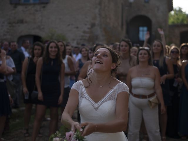 Le mariage de Fabien et Anaïs  à Véranne, Loire 12