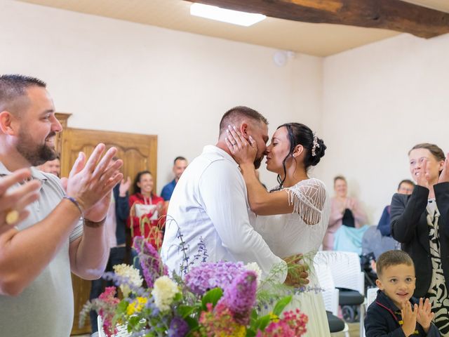 Le mariage de Valentin et Virginie à Andouillé, Mayenne 14