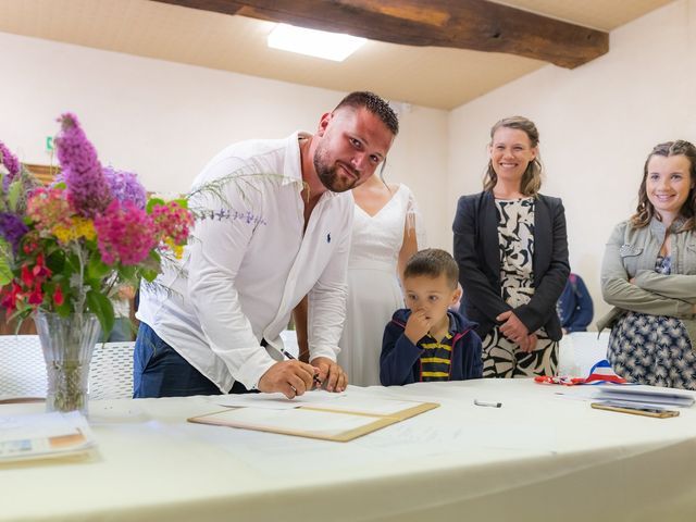 Le mariage de Valentin et Virginie à Andouillé, Mayenne 16
