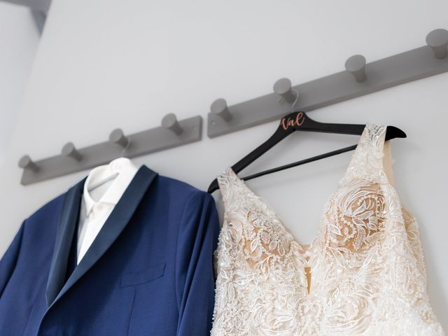 Le mariage de Valentin et Virginie à Andouillé, Mayenne 18