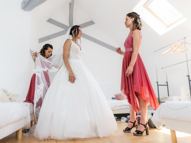 Le mariage de Valentin et Virginie à Andouillé, Mayenne 27
