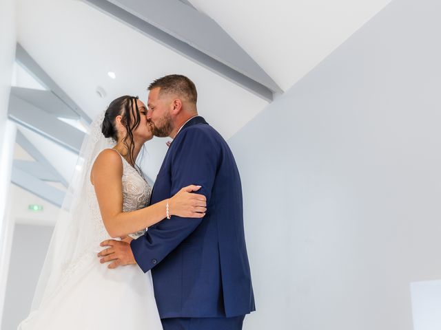Le mariage de Valentin et Virginie à Andouillé, Mayenne 29