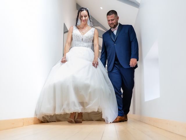 Le mariage de Valentin et Virginie à Andouillé, Mayenne 31