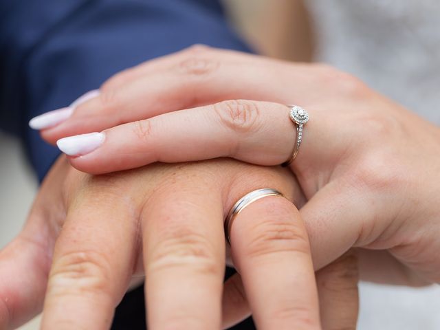 Le mariage de Valentin et Virginie à Andouillé, Mayenne 35