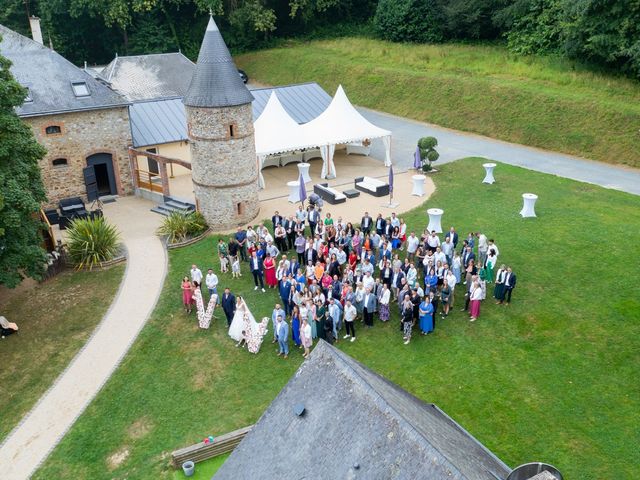 Le mariage de Valentin et Virginie à Andouillé, Mayenne 44