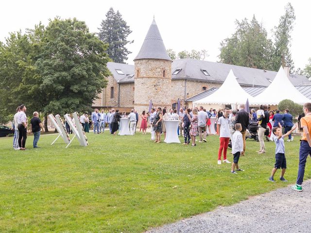 Le mariage de Valentin et Virginie à Andouillé, Mayenne 45