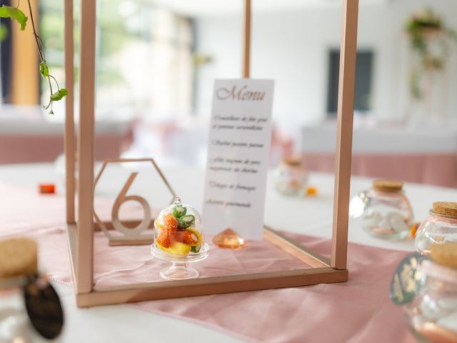 Le mariage de Valentin et Virginie à Andouillé, Mayenne 51