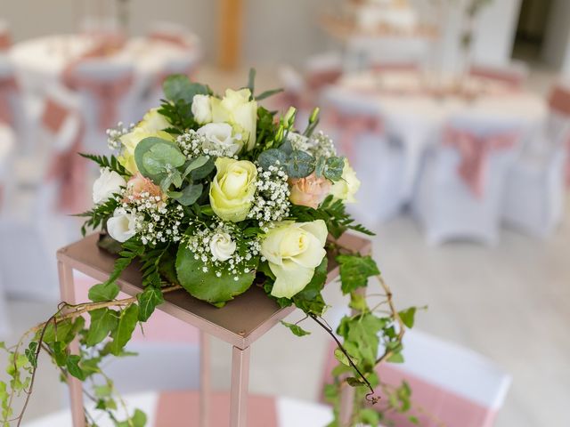 Le mariage de Valentin et Virginie à Andouillé, Mayenne 54