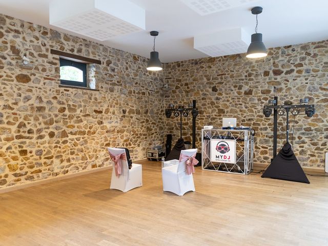 Le mariage de Valentin et Virginie à Andouillé, Mayenne 56