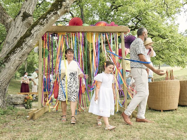 Le mariage de Alexandre et Célia à Saint-Aulaye, Dordogne 13