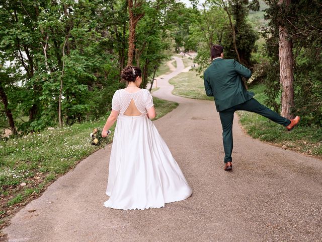 Le mariage de Benjamin et Hélène à Laveyron, Drôme 16