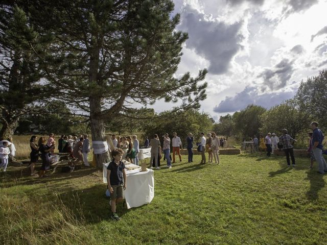 Le mariage de Joachim et Clémence à Montgreleix, Cantal 18