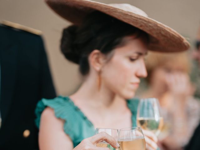 Le mariage de Antonio et Christine à Fleurie, Rhône 33