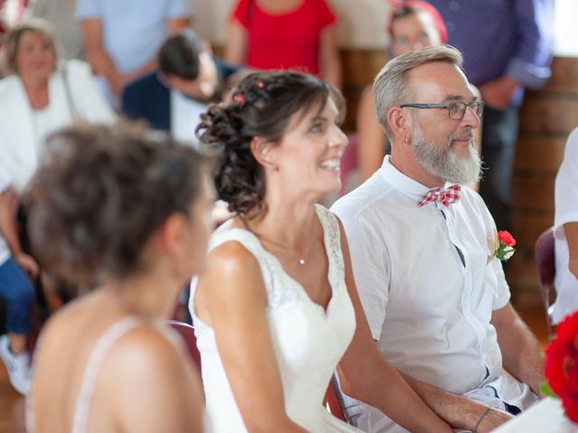 Le mariage de Nicolas et Aurore à Saint-André-d&apos;Huiriat, Ain 5