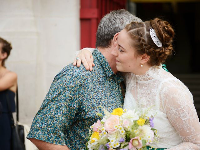 Le mariage de Charles et Margot à Saint-Denis, Deux-Sèvres 20