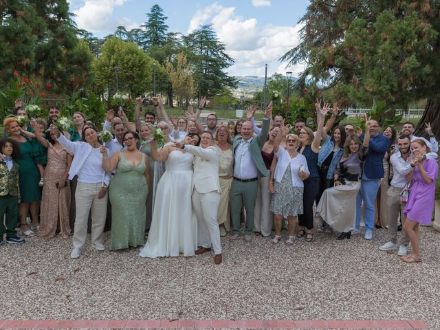 Le mariage de Axelle et Beatriz à Tartaras, Loire 23