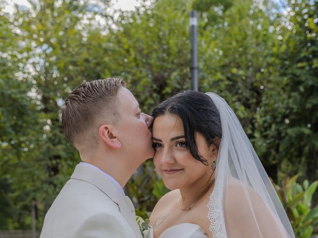 Le mariage de Axelle et Beatriz à Tartaras, Loire 29