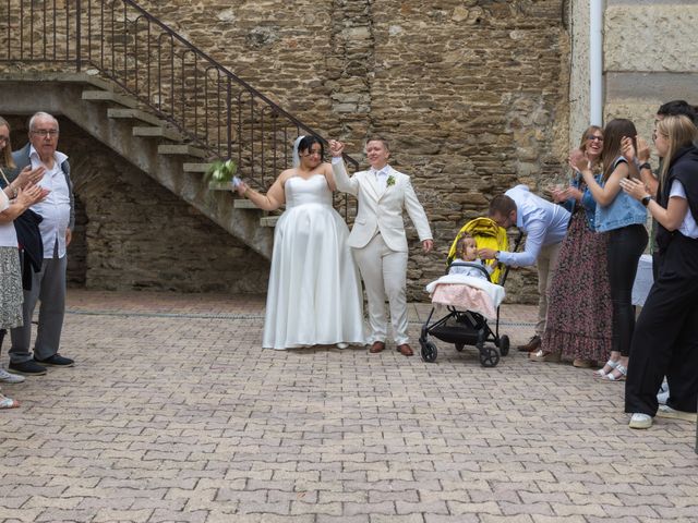 Le mariage de Axelle et Beatriz à Tartaras, Loire 37