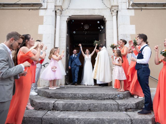 Le mariage de Loïc et Alexia à Saint-Vincent-de-Mercuze, Isère 31