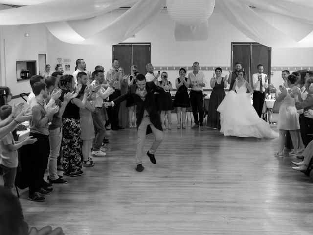 Le mariage de Alex et Alice à Saint-Thomas-de-Cônac, Charente Maritime 22