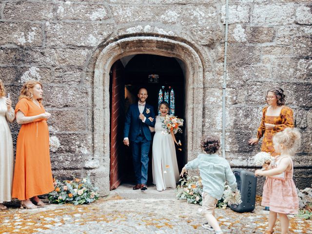 Le mariage de Yanisse et Arthur à Lanvénégen, Morbihan 10