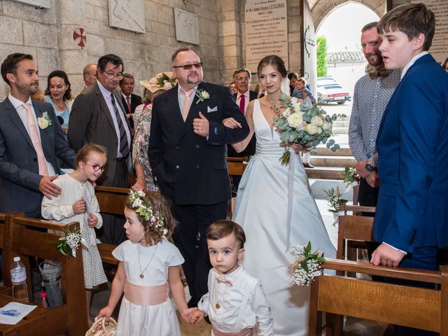 Le mariage de Alexandre et Barbora à Magnac-sur-Touvre, Charente 21