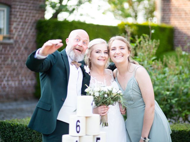 Le mariage de Jason et Léa à Dottignies, Hainaut 30