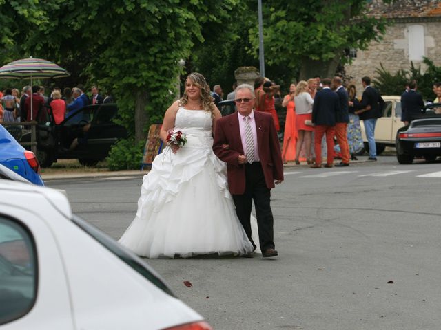 Le mariage de Christophe et Alexandra à Saint-Méard-de-Gurçon, Dordogne 1