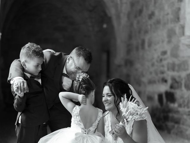 Le mariage de Vincent et Elodie à Turenne, Corrèze 9