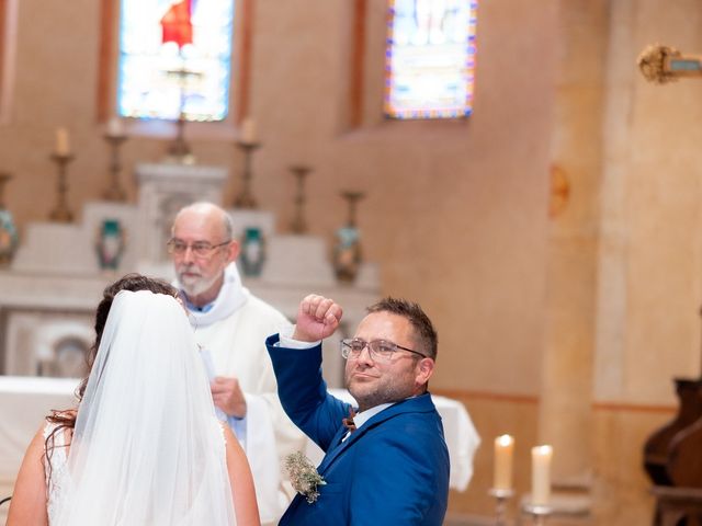 Le mariage de Vincent et Elodie à Turenne, Corrèze 17