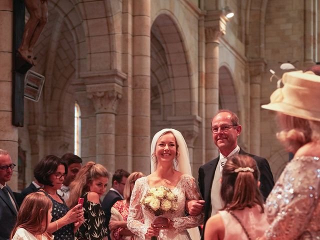 Le mariage de Paul et Victoria à Le Pian-Médoc, Gironde 33