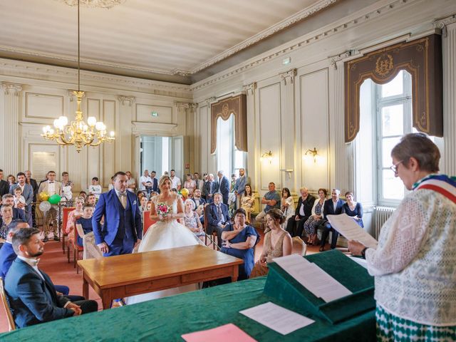 Le mariage de Cédric et Caroline à Lons-le-Saunier, Jura 15