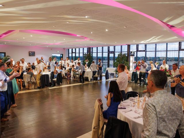 Le mariage de Cédric et Caroline à Lons-le-Saunier, Jura 24