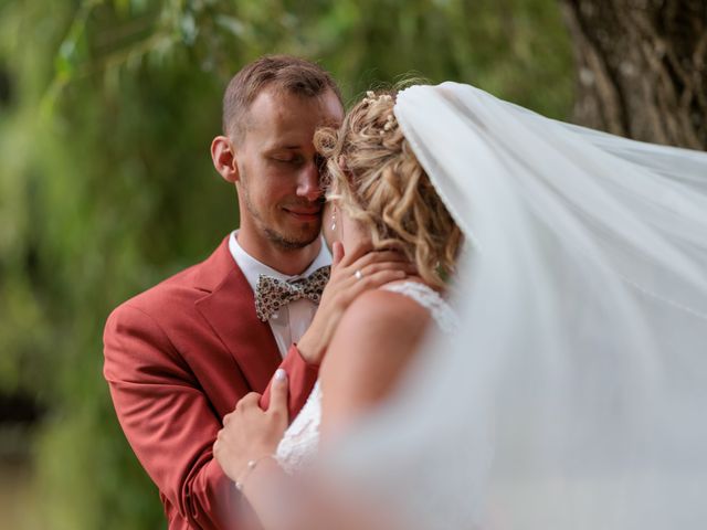 Le mariage de Adrien et Julie à Forges-les-Eaux, Seine-Maritime 35