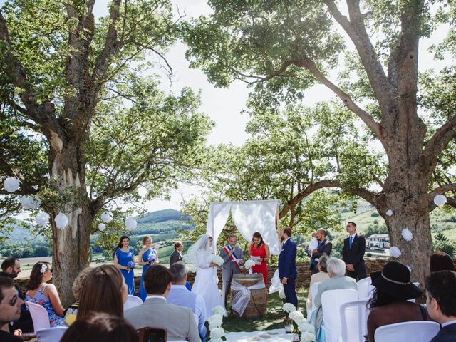 Le mariage de Xavier et Franceska à Pierreclos, Saône et Loire 28