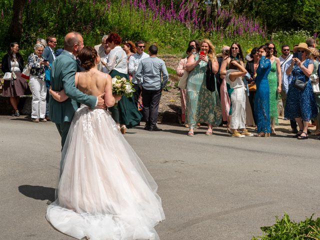 Le mariage de Gildas et Caroline à Rédené, Finistère 11