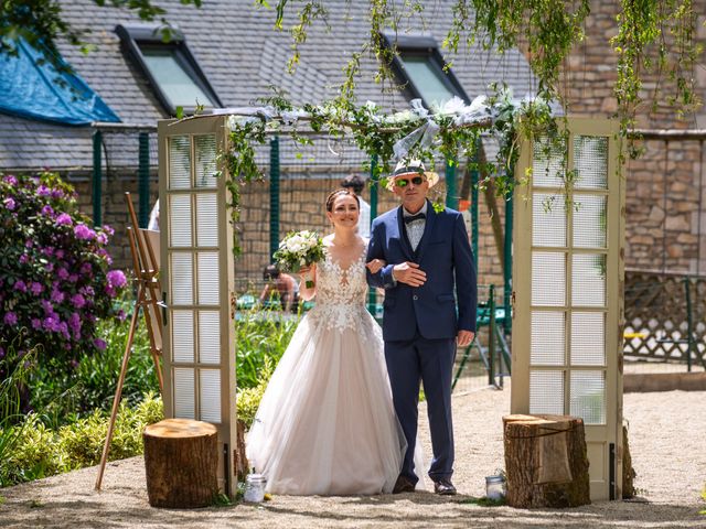 Le mariage de Gildas et Caroline à Rédené, Finistère 18