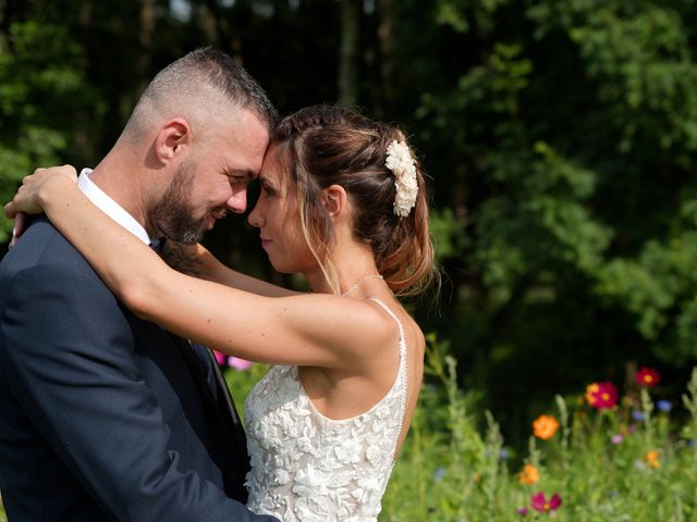 Le mariage de Thomas et Emeline à Saint-Yzan-de-Soudiac, Gironde 16