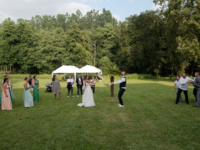 Le mariage de Thomas et Emeline à Saint-Yzan-de-Soudiac, Gironde 30